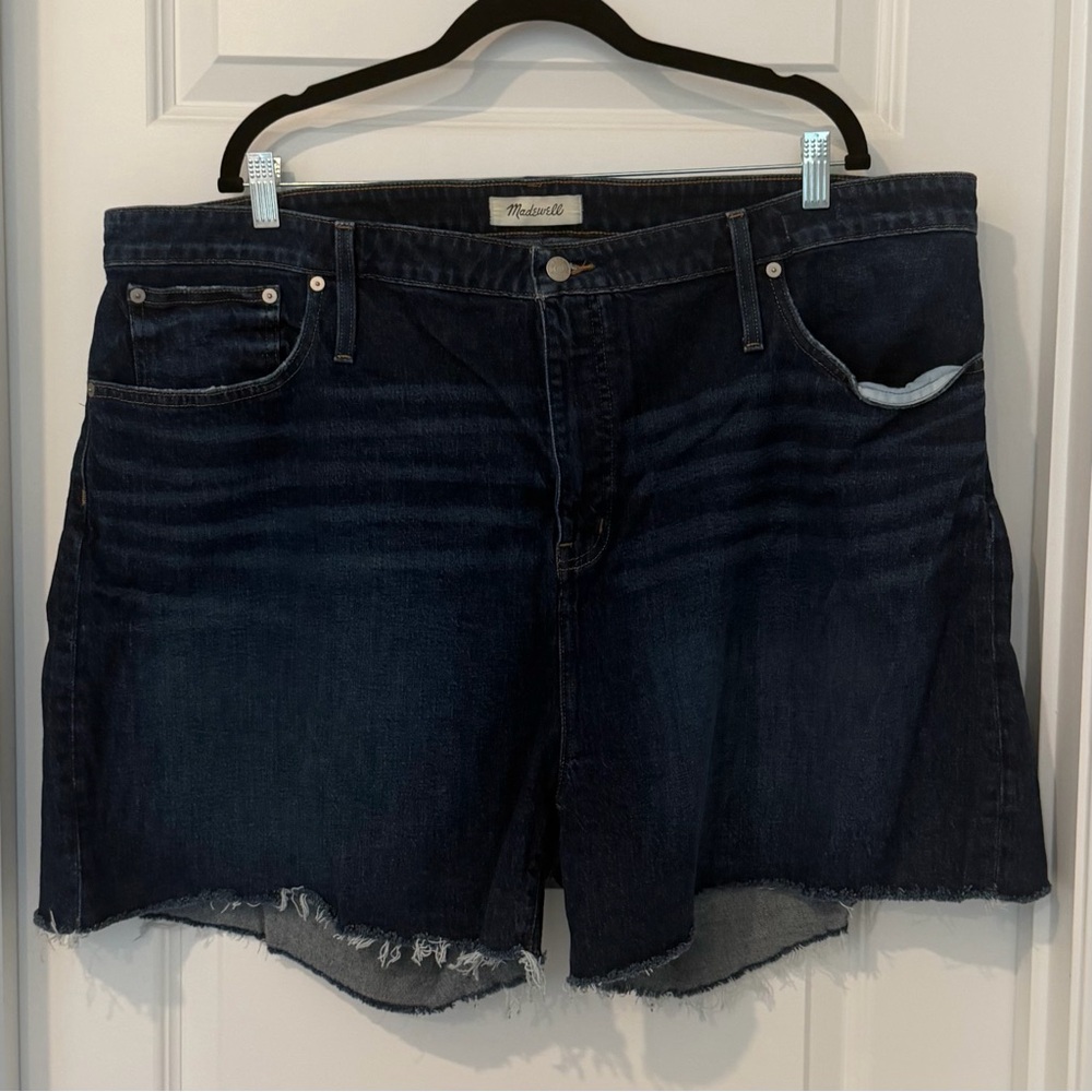 Madewell 5” Raw Edge Denim Shorts - EUC!
